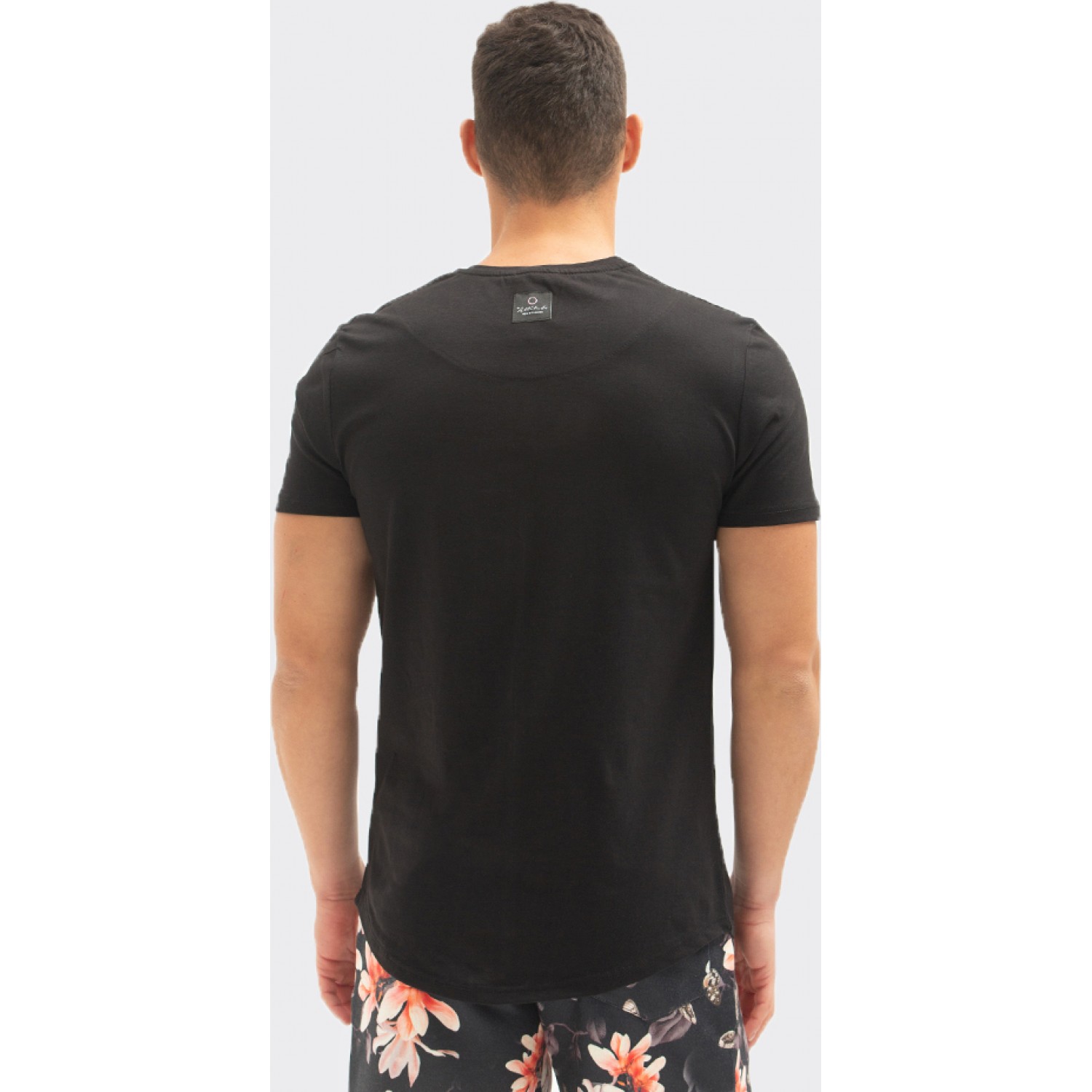 Ανδρική κοντομανικη μπλούζα με τύπωμα λουλουδια ATTITUDE 83093 ΜΑΥΡΗ
