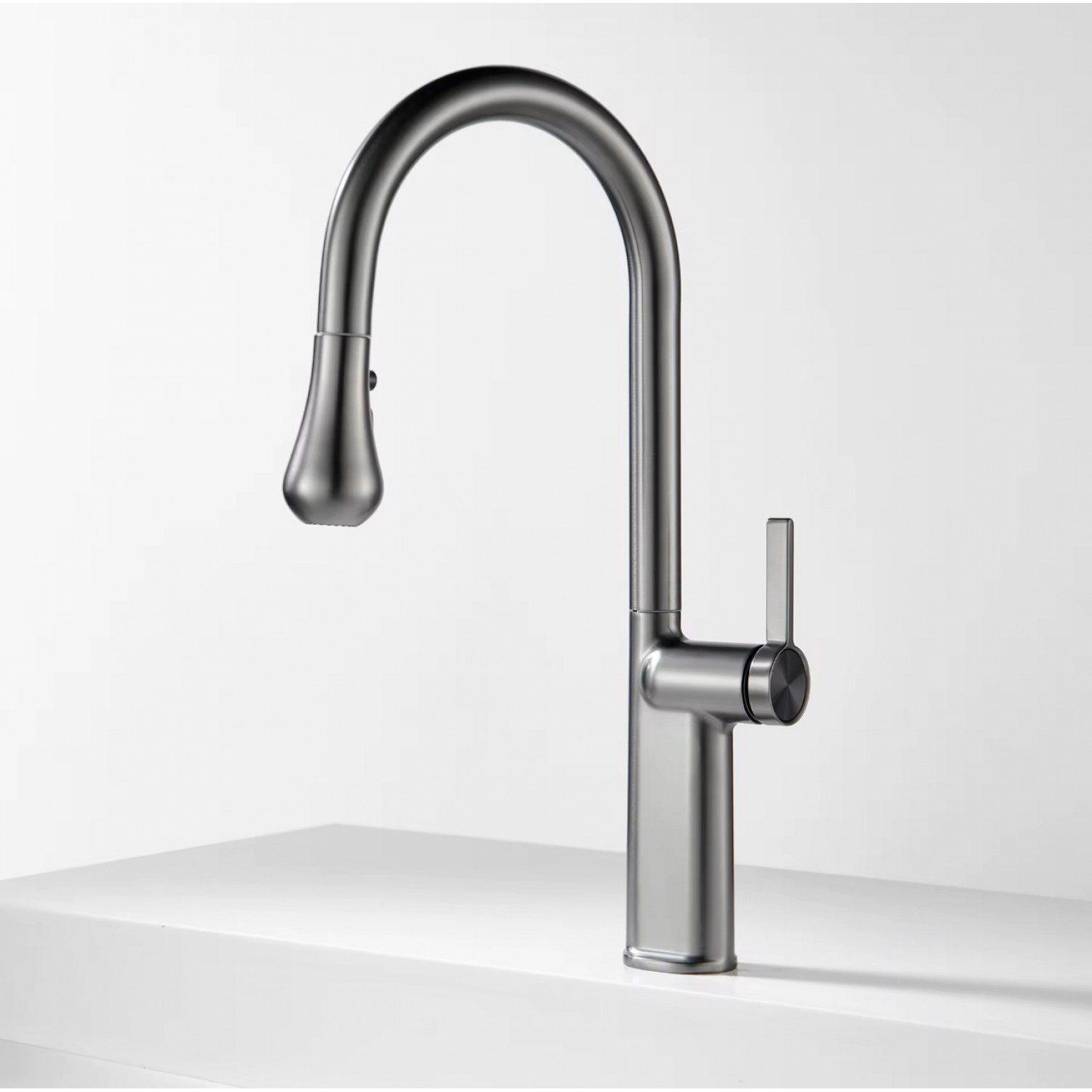 NARON Ψηλή Μπαταρία κουζίνας με αποσπώμενο επεκτεινόμενο ντουζ NR1310 GUN METAL