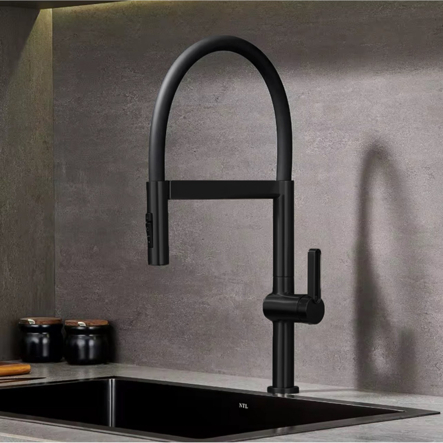 NARON Ψηλή Μπαταρία κουζίνας με αποσπώμενο ντους NR1311 Black Mat