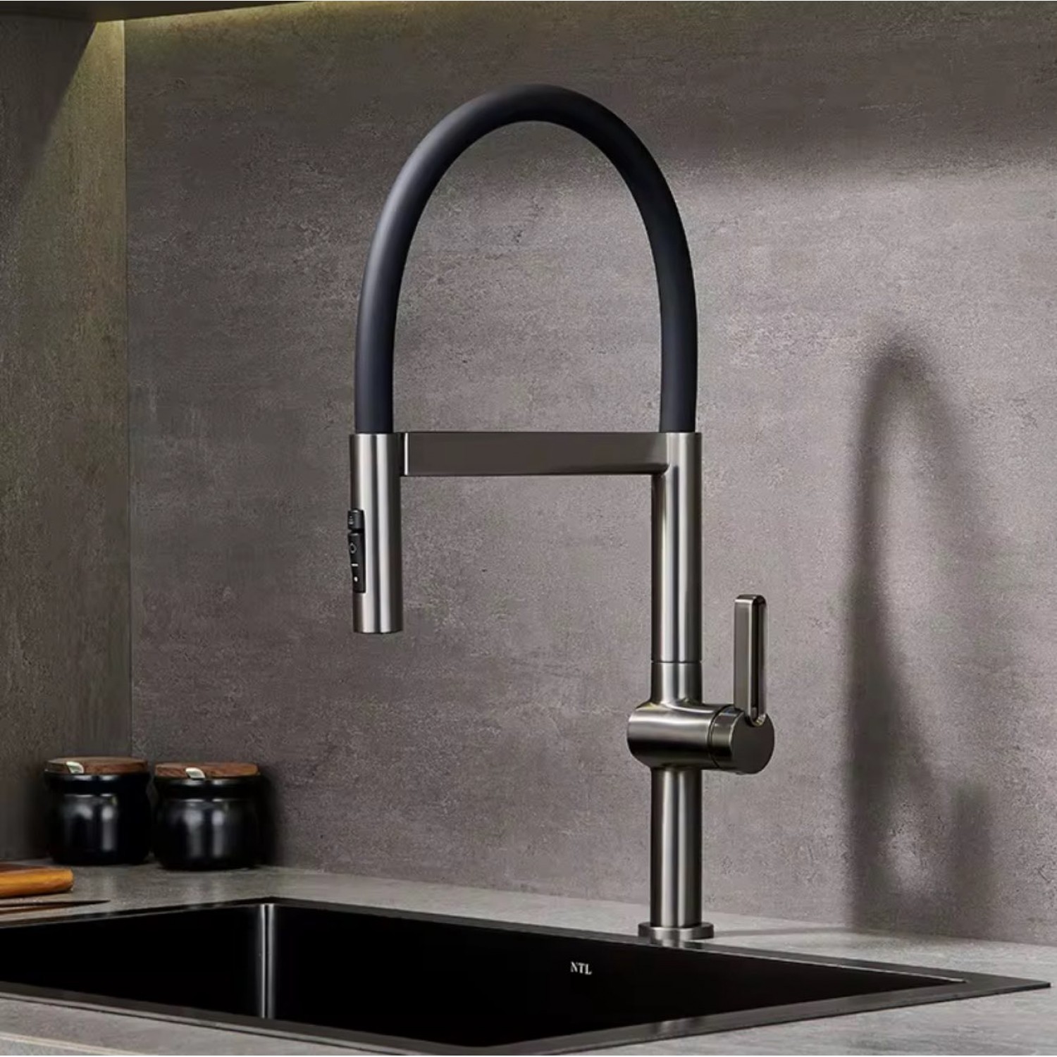 NARON Ψηλή Μπαταρία κουζίνας με αποσπώμενο ντους NR1311 GUN METAL