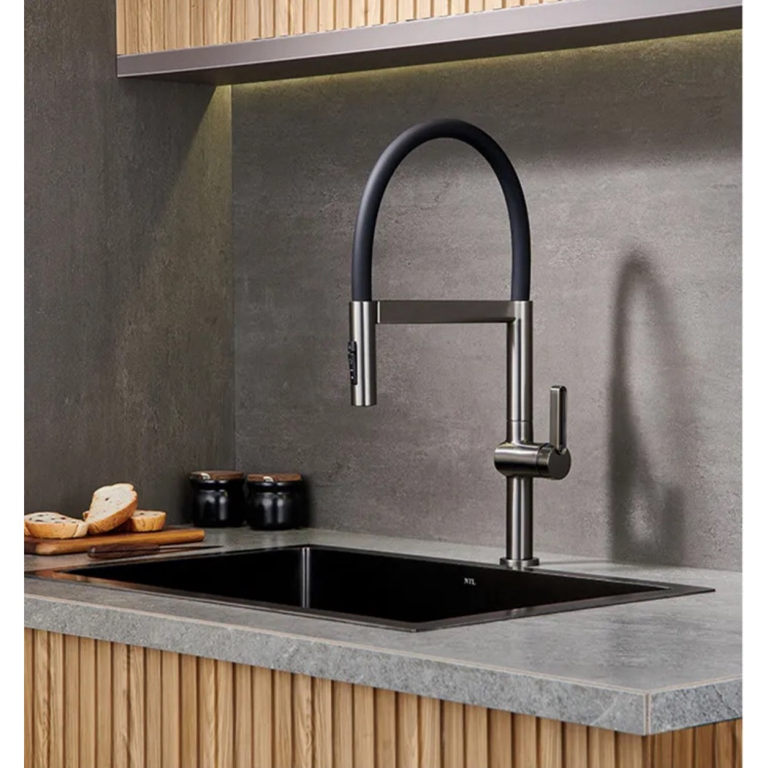 NARON Ψηλή Μπαταρία κουζίνας με αποσπώμενο ντους NR1311 GUN METAL